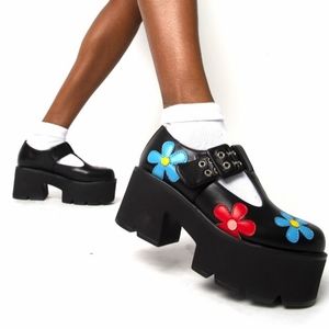 SOLD - Watch Me Bloom Oxfords